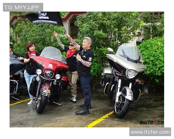 摩托哥足球明星的传奇故事与成就解析